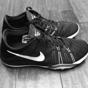 Womens Nike Free TR 6 Black Shoes *Almost NEW*